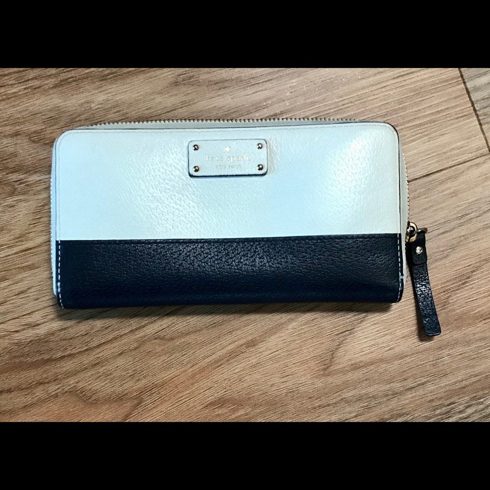 Like New Kate Spade Navy Blue and White Zip-Around Leather Wallet 🥰 Spacious! - Picture 2 of 8